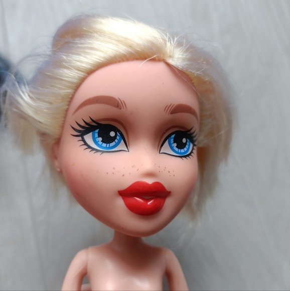 Lot of 3 2015 Bratz Dolls - Selfie Snaps Jade, Study Abroad Sasha & Cloe - Picture 5 of 8